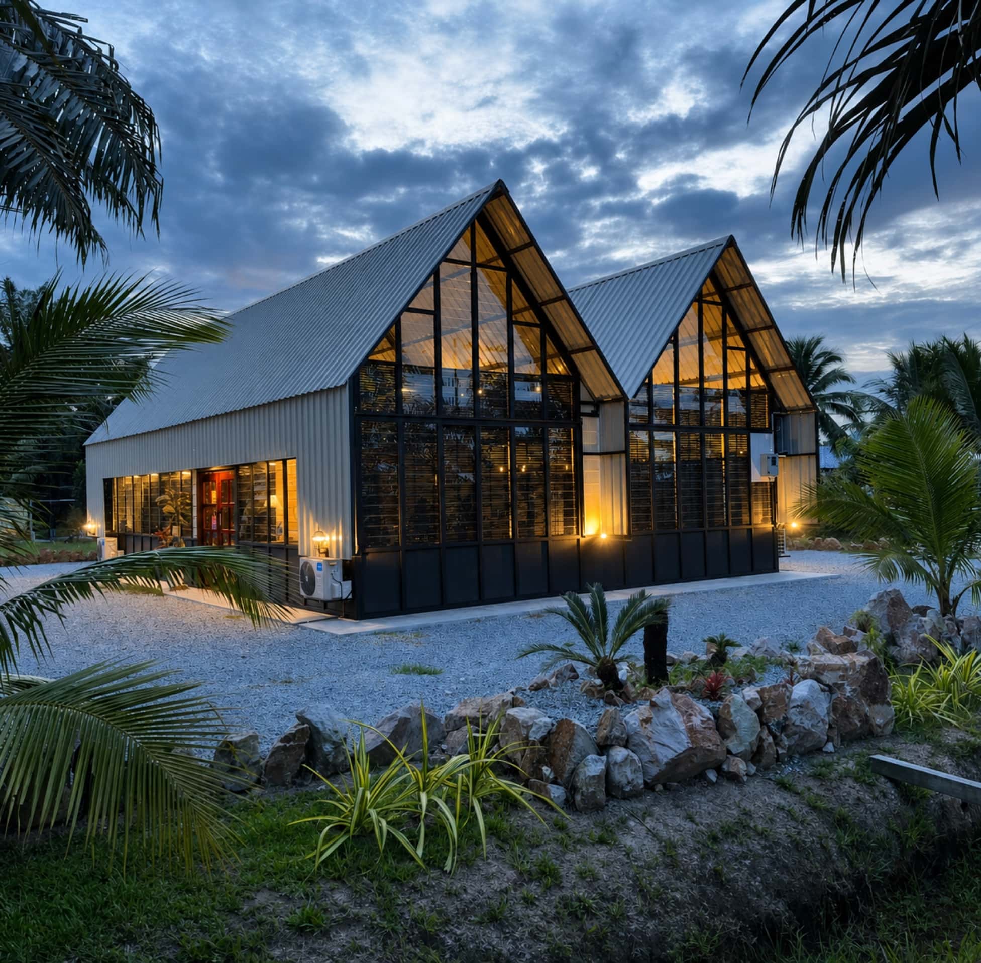 Kampung Hills Eatery ketika senja